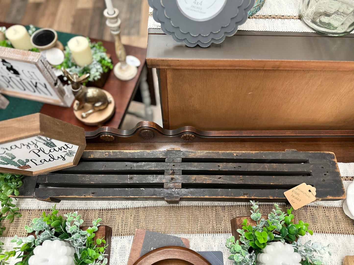 Primitive Plate Holder