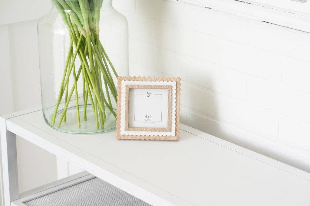 4X4 Natural/White Wood Scallop Photo Frame