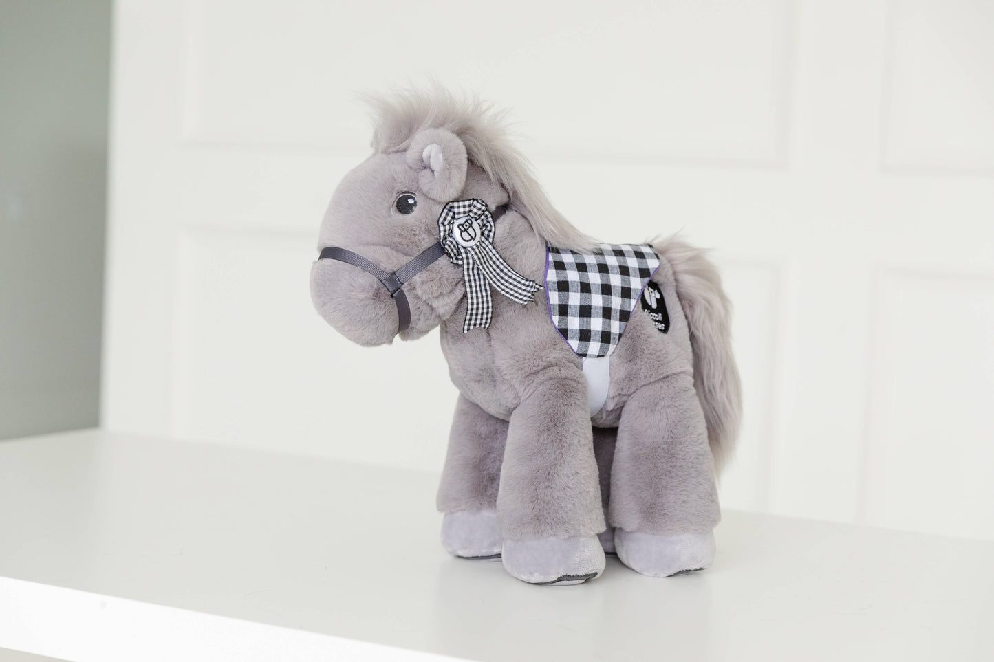 ENGLISH HORSE — GRAY