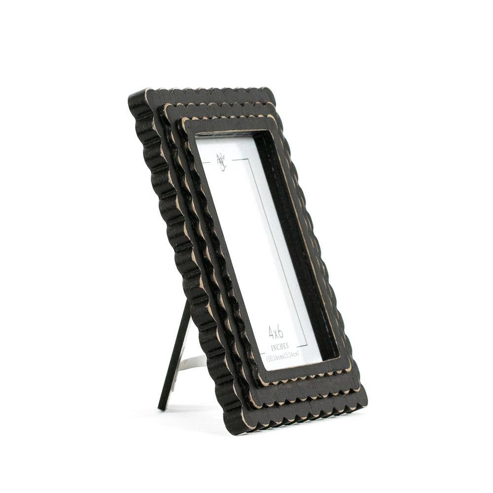 Black Scallop Frame- 4x6