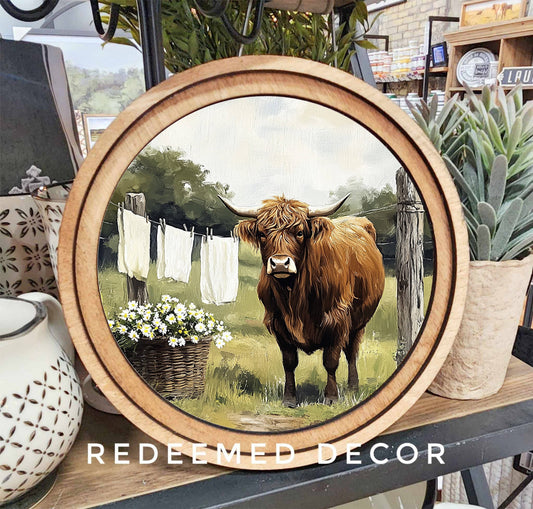 Highland w/ Laundry Art- Round