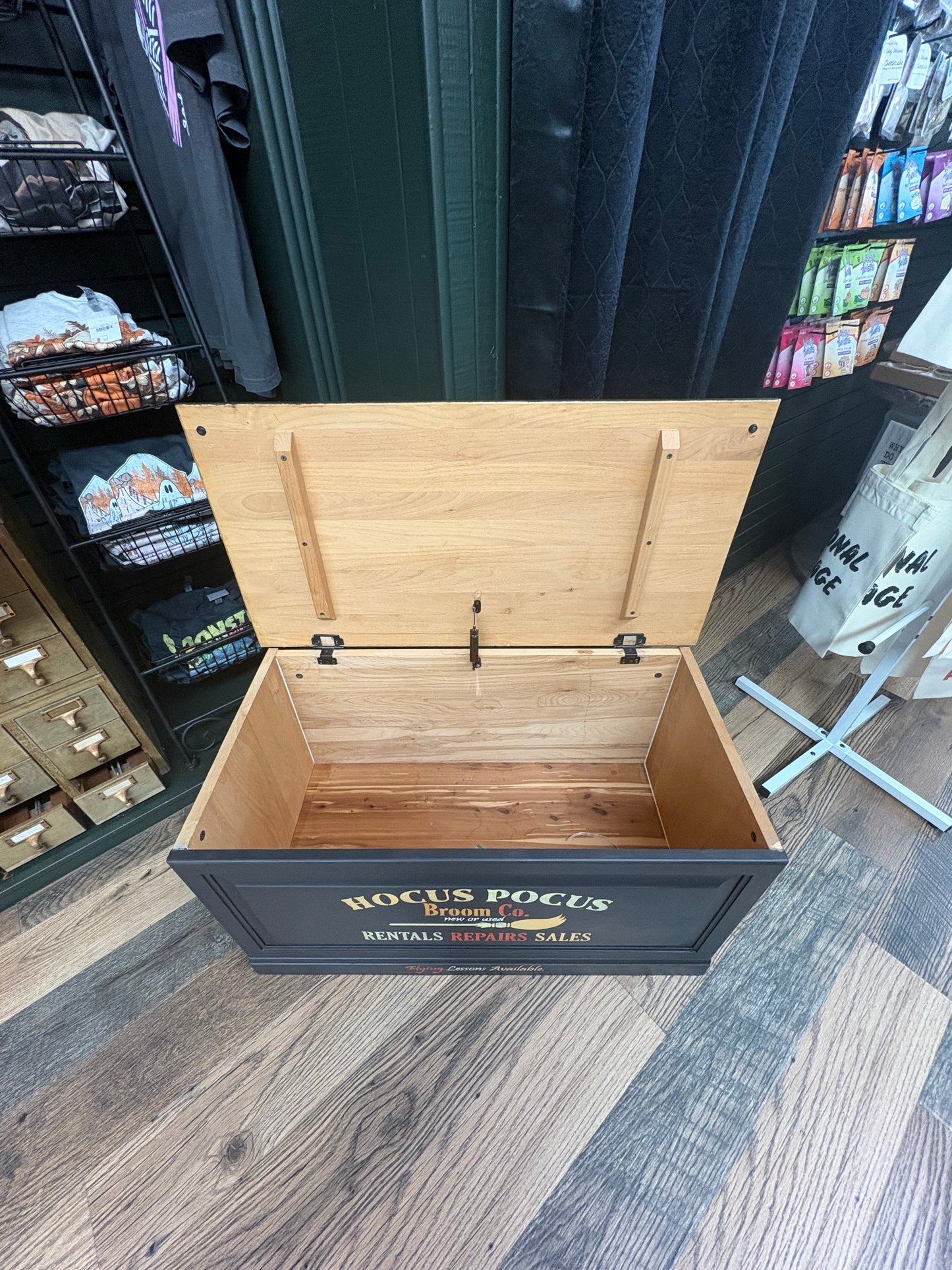 Hocus Pocus Chest