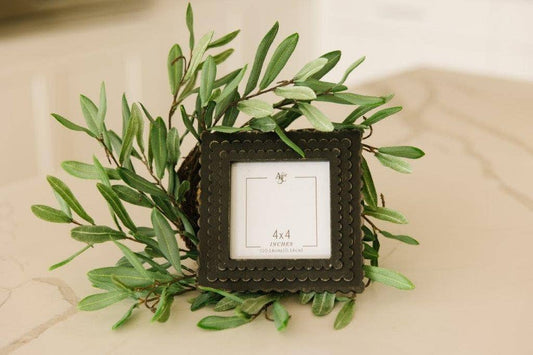 4X4 Black Wood Scallop Photo Frame
